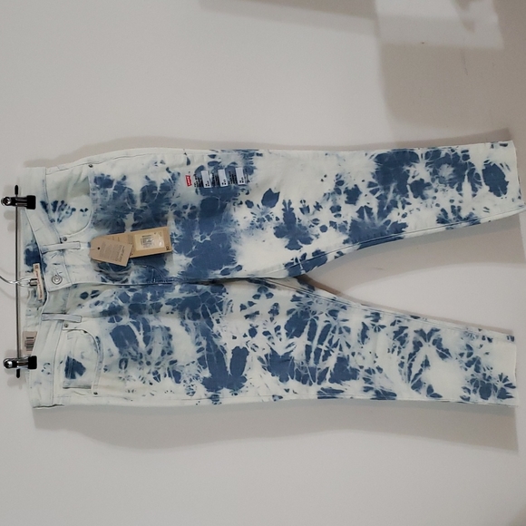 Levi's Denim - Levi's 721 High Rise Skinny Jean!